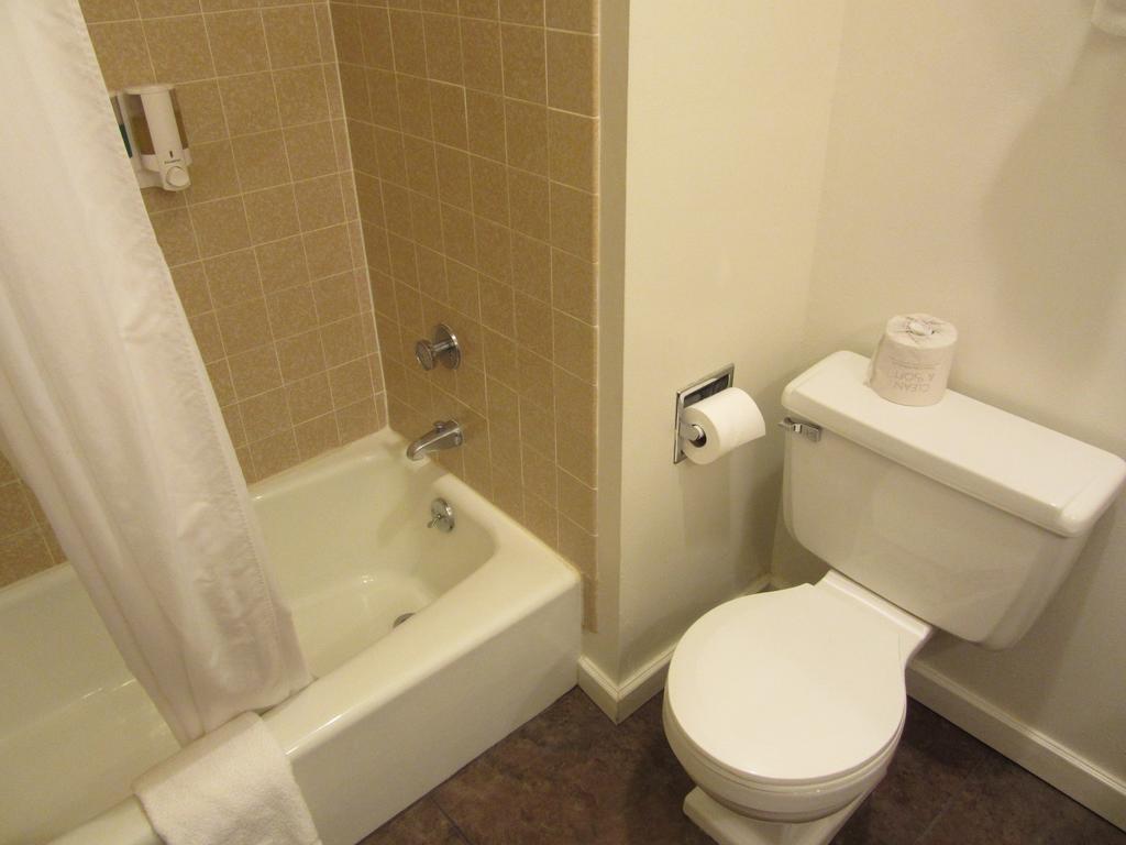 White Buffalo Hotel West Yellowstone Phòng bức ảnh